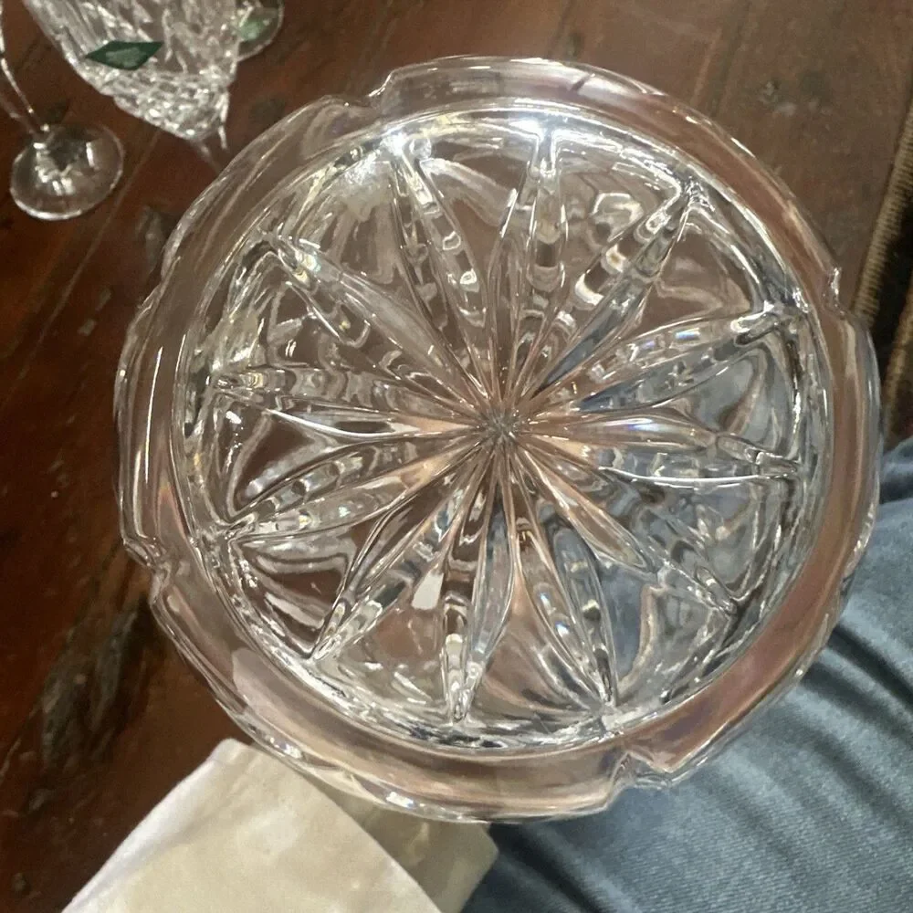 Shannon Crystal Designs of Ireland Lead Crystal Decanter/Stopper with 3 Glasses